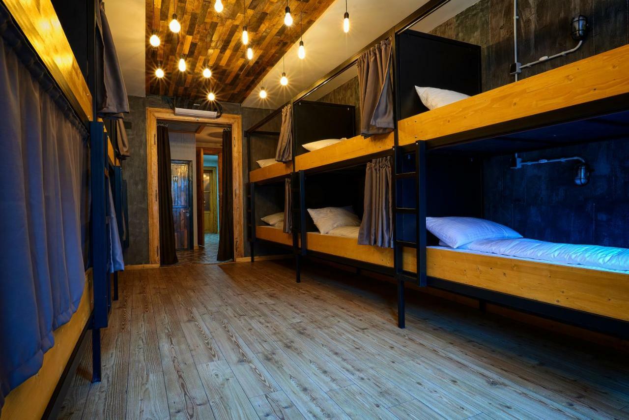 Bed Stage Hostel Brasov Exterior photo